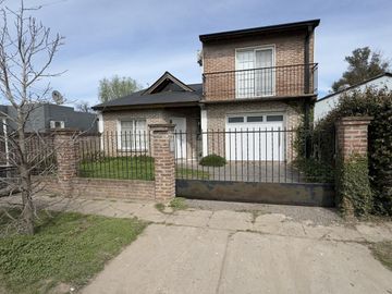 Casa en  Lorenzo Casey al 1400