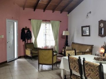 Casa en  Lorenzo Casey al 1400