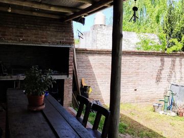 Casa en  Lorenzo Casey al 1400