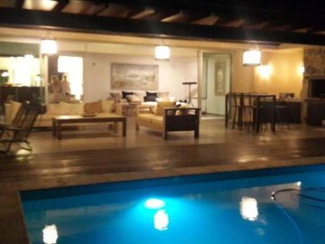 Casa en venta - 5 Dormitorios 4 Baños - Cocheras - 1.400Mts2 - Puerto del Águila, Córdoba
