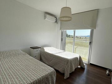 Casa en venta - 5 Dormitorios 4 Baños - Cocheras - 1.400Mts2 - Puerto del Águila, Córdoba