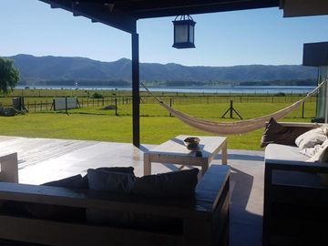 Casa en venta - 5 Dormitorios 4 Baños - Cocheras - 1.400Mts2 - Puerto del Águila, Córdoba