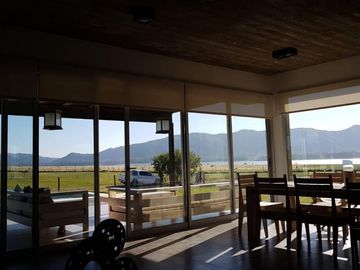 Casa en venta - 5 Dormitorios 4 Baños - Cocheras - 1.400Mts2 - Puerto del Águila, Córdoba