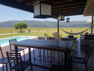 Casa en venta - 5 Dormitorios 4 Baños - Cocheras - 1.400Mts2 - Puerto del Águila, Córdoba