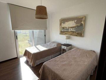 Casa en venta - 5 Dormitorios 4 Baños - Cocheras - 1.400Mts2 - Puerto del Águila, Córdoba