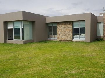 Casa en venta - 5 Dormitorios 4 Baños - Cocheras - 1.400Mts2 - Puerto del Águila, Córdoba