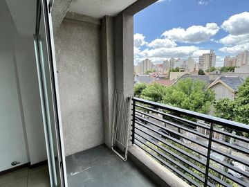 Excelente semipiso con balcón al frente - Actualmente Alquilado.