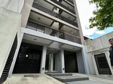 Excelente semipiso con balcón al frente - Actualmente Alquilado.