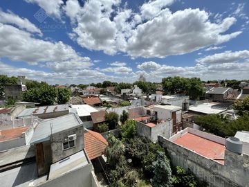 Excelente semipiso con balcón al frente - Actualmente Alquilado.