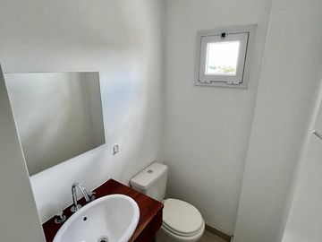 Excelente semipiso con balcón al frente - Actualmente Alquilado.