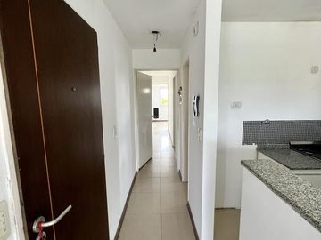 Excelente semipiso con balcón al frente - Actualmente Alquilado.