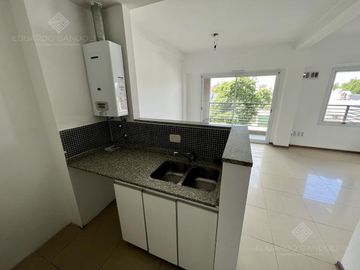 Excelente semipiso con balcón al frente - Actualmente Alquilado.