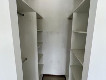 Excelente semipiso con balcón al frente - Actualmente Alquilado.