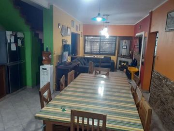 Casa venta - 4 dormitorios 2 baños - 283mts2 totales - Glew