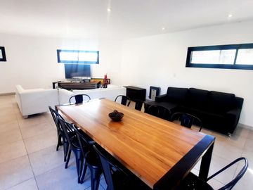 Venta Casa 5 ambientes cochera parque pileta en Vicente Casares