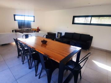 Venta Casa 5 ambientes cochera parque pileta en Vicente Casares
