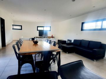 Venta Casa 5 ambientes cochera parque pileta en Vicente Casares