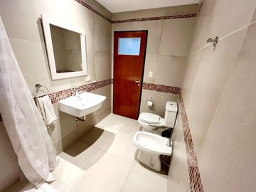 Venta Casa 5 ambientes cochera parque pileta en Vicente Casares