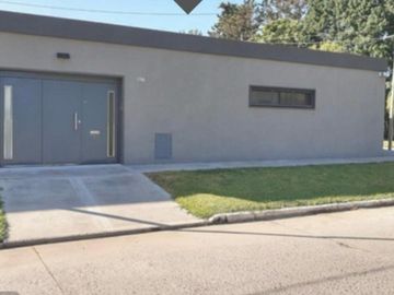 Venta Casa 5 ambientes cochera parque pileta en Vicente Casares