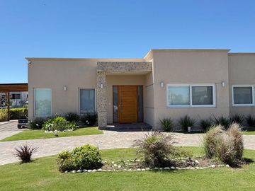 Casa en venta - 3 Dormitorios 2 Baños - 720mts2 - Pueblos del Plata, Guillermo E. Hudson