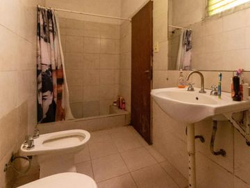 Casa en venta - 2 dormitorios 1 baño - 300mts2 - La Plata