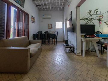 Casa en venta - 2 dormitorios 1 baño - 300mts2 - La Plata