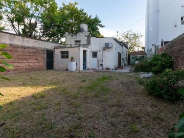 Casa en venta - 2 dormitorios 1 baño - 300mts2 - La Plata