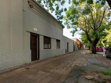 Casa en venta - 2 dormitorios 1 baño - 300mts2 - La Plata