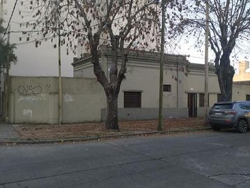 Casa en venta - 2 dormitorios 1 baño - 300mts2 - La Plata