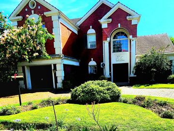 Casa en venta - 3 Dormitorios 3 Baños - Cochera - 900Mts2 - Pilar