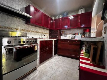 CASA EN VENTA, IZTAPALAPA, CIUDAD DE MÉXICO, 4 RECAMARAS Y 4 ESTACIONAMIENTOS