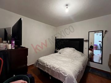 CASA EN VENTA, IZTAPALAPA, CIUDAD DE MÉXICO, 4 RECAMARAS Y 4 ESTACIONAMIENTOS