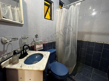 CASA EN VENTA, IZTAPALAPA, CIUDAD DE MÉXICO, 4 RECAMARAS Y 4 ESTACIONAMIENTOS