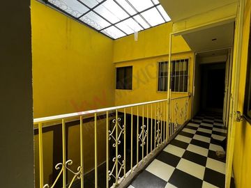 CASA EN VENTA, IZTAPALAPA, CIUDAD DE MÉXICO, 4 RECAMARAS Y 4 ESTACIONAMIENTOS
