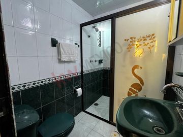CASA EN VENTA, IZTAPALAPA, CIUDAD DE MÉXICO, 4 RECAMARAS Y 4 ESTACIONAMIENTOS