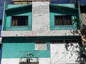 CASA EN VENTA, IZTAPALAPA, CIUDAD DE MÉXICO, 4 RECAMARAS Y 4 ESTACIONAMIENTOS
