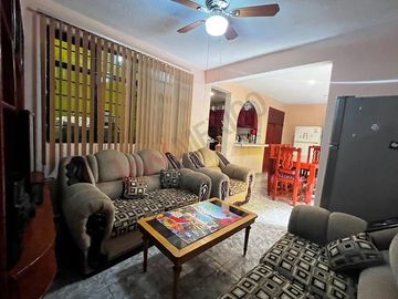 CASA EN VENTA, IZTAPALAPA, CIUDAD DE MÉXICO, 4 RECAMARAS Y 4 ESTACIONAMIENTOS