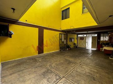 CASA EN VENTA, IZTAPALAPA, CIUDAD DE MÉXICO, 4 RECAMARAS Y 4 ESTACIONAMIENTOS