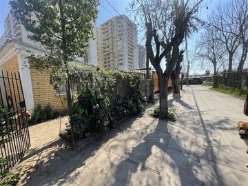 Casa en Venta en Av Macul con Los Espinos