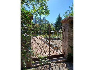 Se vende preciosa Casa Estilo Provenzal AMOBLADA en Sector El Carmen- Pirque