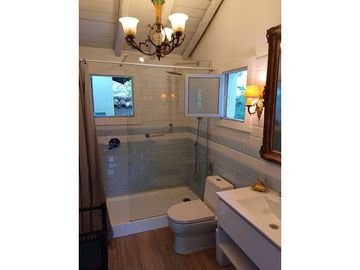 Se vende preciosa Casa Estilo Provenzal AMOBLADA en Sector El Carmen- Pirque