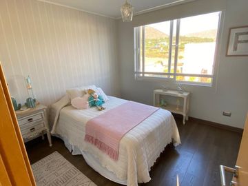 Casa en condominio con excelente ubicación y seguridad, sector Av. Cuatro Esquinas