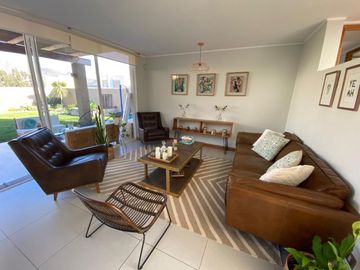 Casa en condominio con excelente ubicación y seguridad, sector Av. Cuatro Esquinas