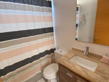 Casa en condominio con excelente ubicación y seguridad, sector Av. Cuatro Esquinas
