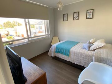 Casa en condominio con excelente ubicación y seguridad, sector Av. Cuatro Esquinas