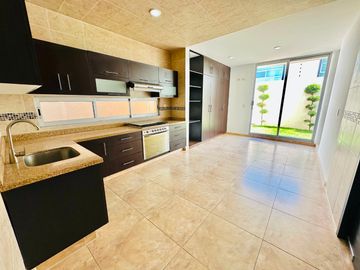 ELGANTE CASA EN VENTA EN PARQUE SAN JOSÉ