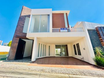 ELGANTE CASA EN VENTA EN PARQUE SAN JOSÉ