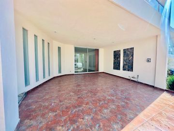 ELGANTE CASA EN VENTA EN PARQUE SAN JOSÉ