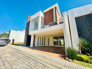 ELGANTE CASA EN VENTA EN PARQUE SAN JOSÉ