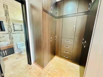 ELGANTE CASA EN VENTA EN PARQUE SAN JOSÉ